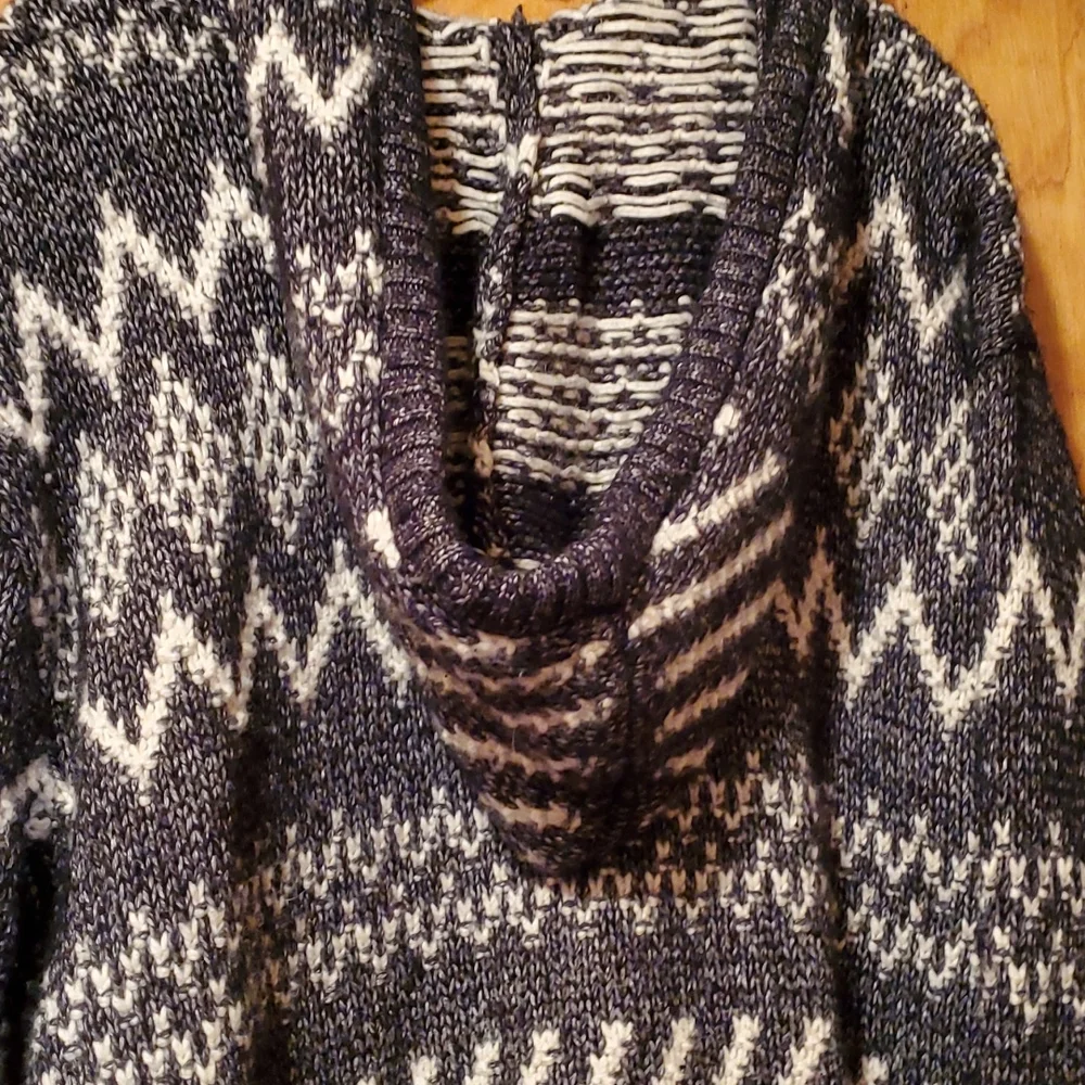 Victoria Secret hooded sweater - Picture 4 of 5